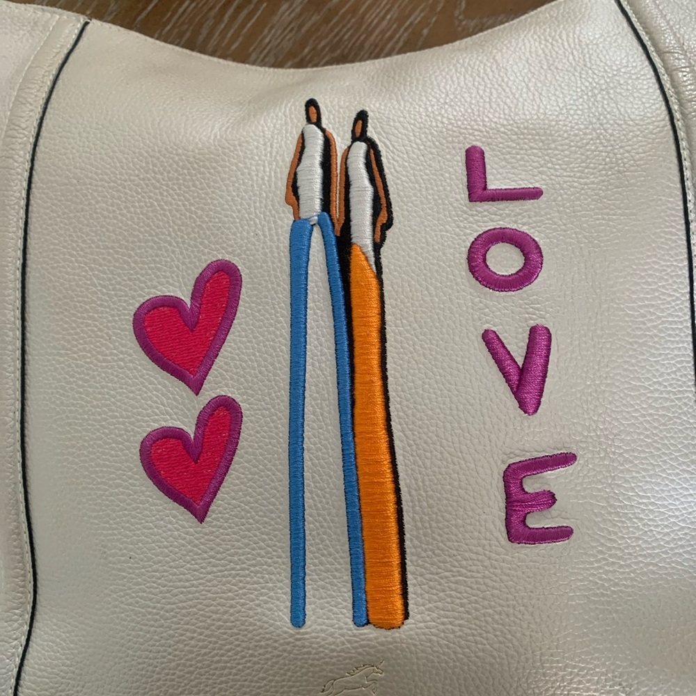 Elegant Cream Shoulder Bag with Embroidered Design - Picture 4 of 11